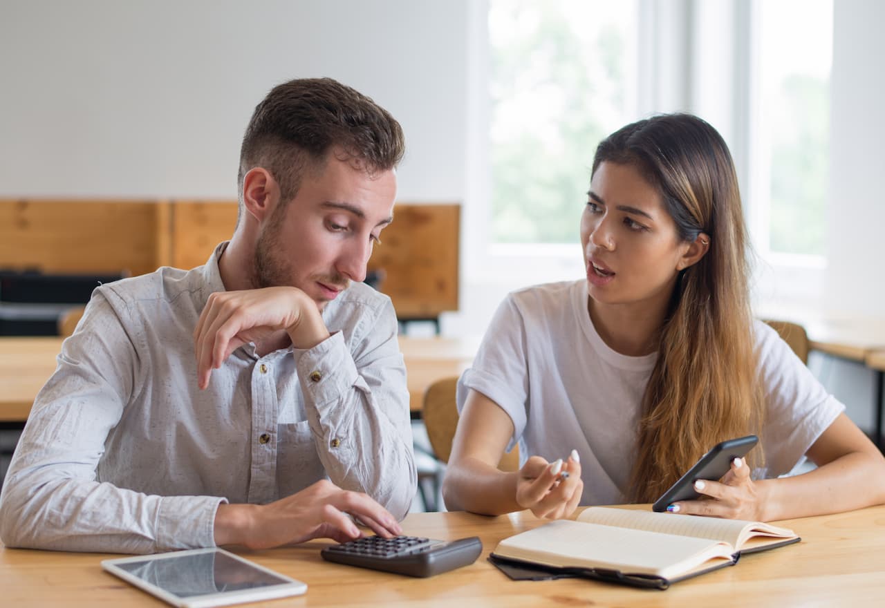 Thumbnail-For-Is Refinancing Student Loans Right for You-By- Money 911