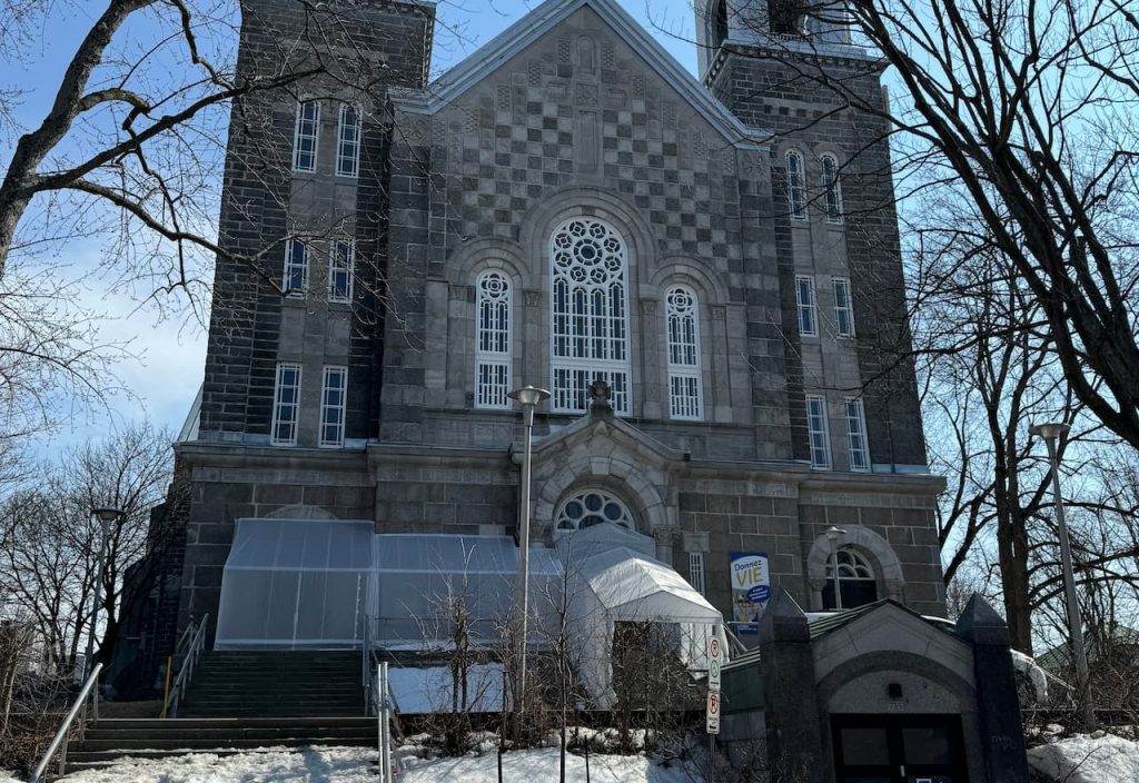 Thumbnail-For-Église Sainte-Trinité-By-Money 911
