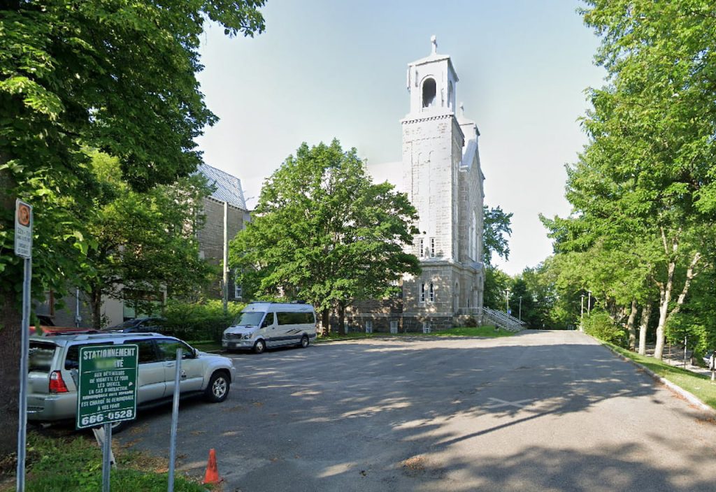 Thumbnail-For-Église Sainte-Trinité-Parking ViewBy-Money 911