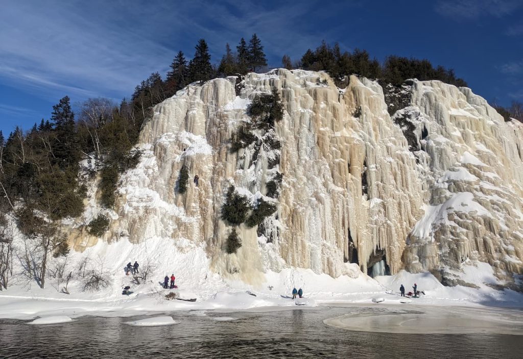 Thumbnail-For-Winter-At-Parc des Chutes-By-Money 911
