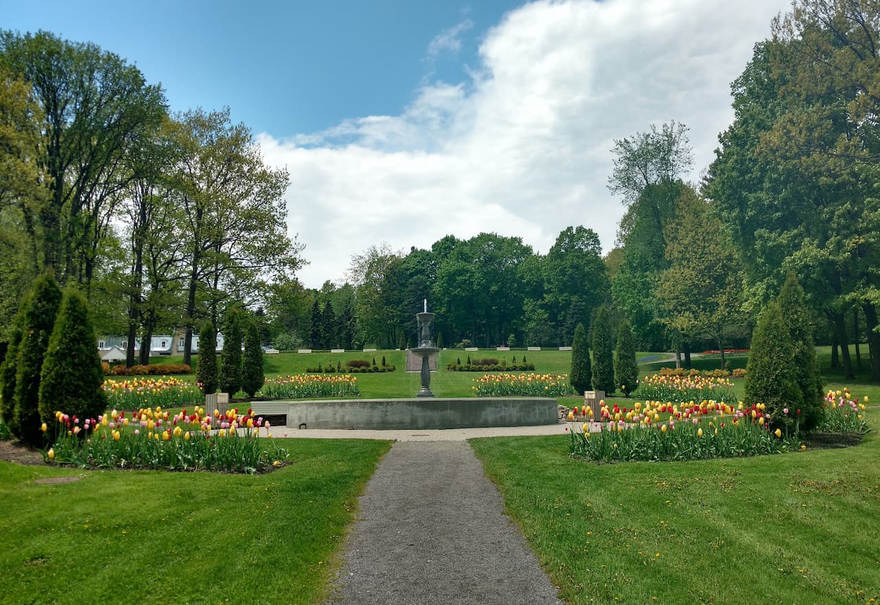 Thumbnail-For-Bois-de-Coulonge Park-For-Money 911